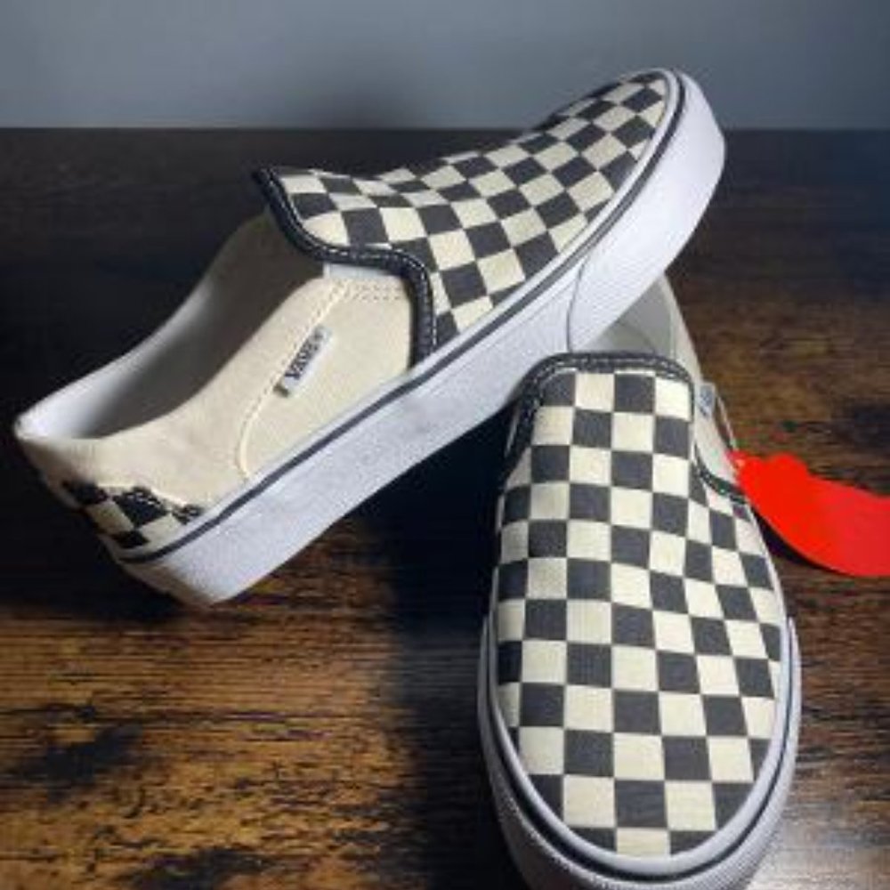 VAN'S WOMEN'S SLIP-ON WHITE CHECKERED SIZE 6